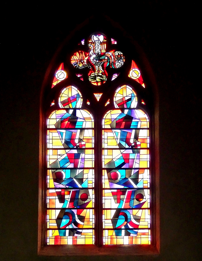 . Bouzonville - Ein modern gestaltetes Fenster der ehemaligen Klosterkirche Heilig Kreuz (Sainte Croix). 03.04.2015 (Hans)