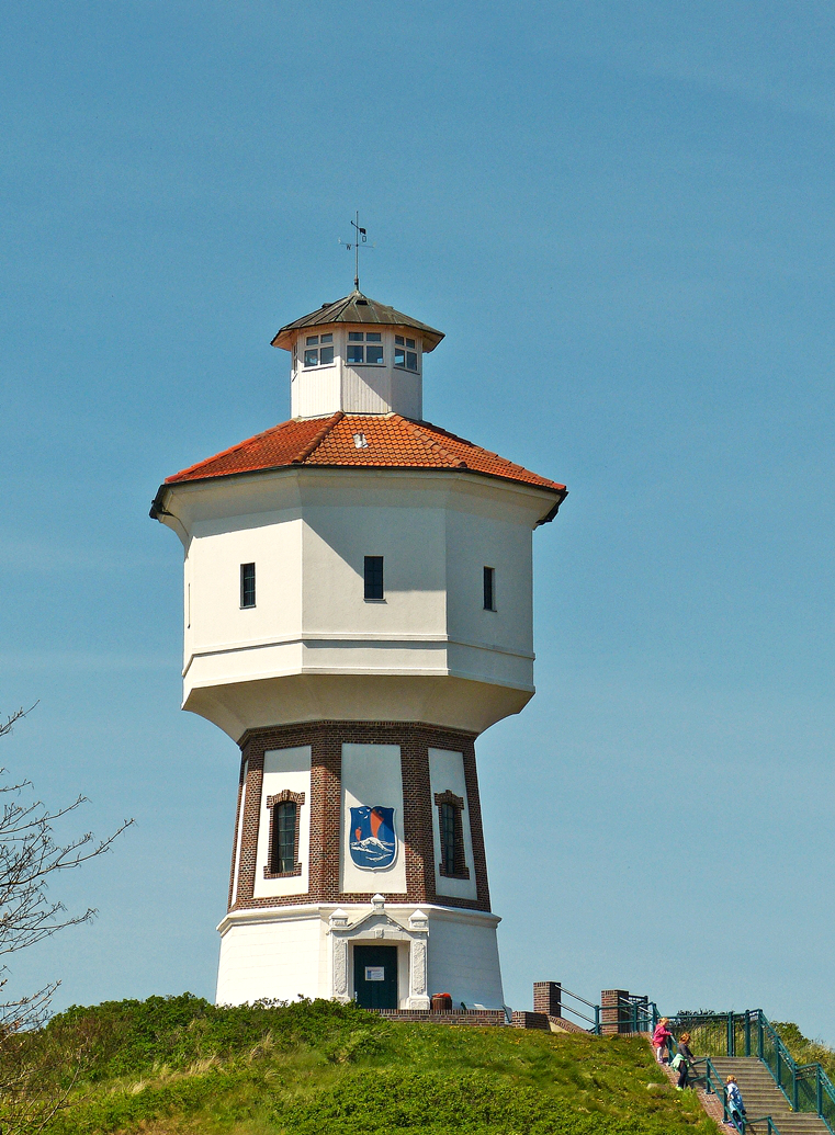 . Der 1909 erbaute Wasserturm Langeoog ist das Wahrzeichen der deutschen Nordseeinsel Langeoog. 05.05.2016 (Hans) 