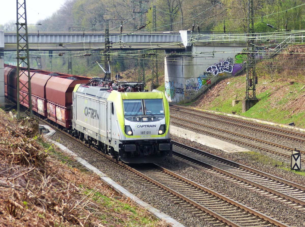 Captrain Lok 187 011 Abzweig Lotharstrasse Forsthausweg, Duisburg 12-04-2018.

Captrain loc 187 011 Abzweig Lotharstrasse, Forsthausweg, Duisburg 12-04-2018.