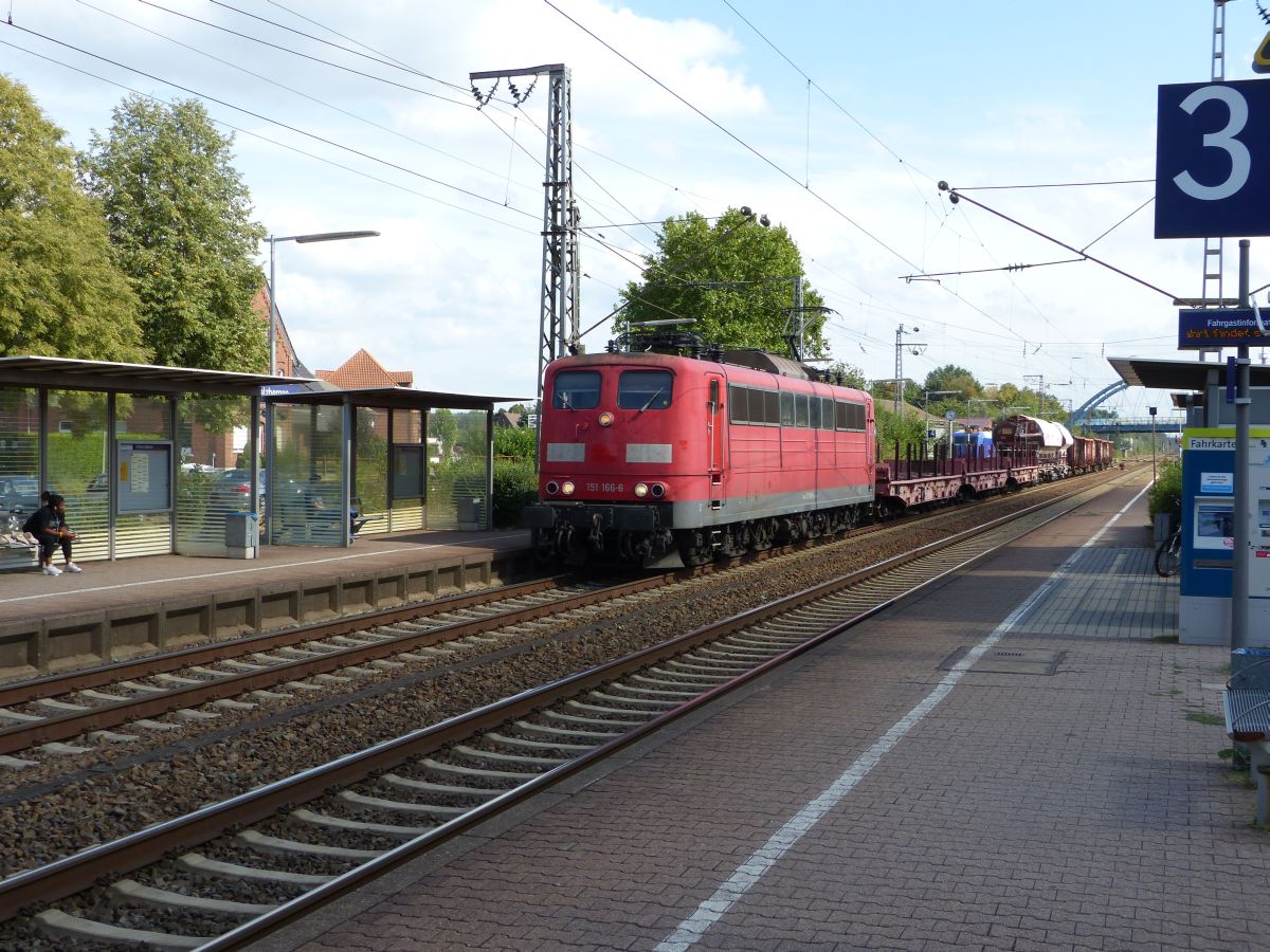 DB Cargo Lok 151 166-6 Gleis 4 Salzbergen 17-08-2018.

DB Cargo loc 151 166-6 spoor 4 Salzbergen 17-08-2018.