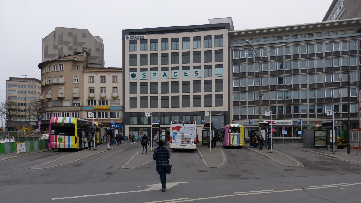 Wenn ab dem 13. Dezember 2020 die Straenbahn ihren Betrieb aufgenommen hat, sind die Tage fr diesen Busbahnhof am Hauptbahnhof in Luxemburg Stadt gezhlt, laut den Medien sollen dann ca 1700 Busse pro Tag weniger in der Stadt Luxemburg verkehren. 18.11.2020 (Hans)