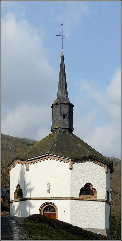 Die einzige achteckige Kapelle Luxemburgs steht in Heiderscheid-Grund. 22.03.09 (Jeanny) 