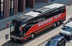 Setra 517 HD des Busunternehmens Richard Petz steht im Mai 2024 in Hamburg