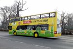 UNVI Urbis Doppelstockbus von Vienna Sightseeing in Wien beim Donauturm gesehen.