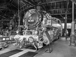 Die Einheits-Güterzugtenderlokomotive 86 283 im hellgrau-schwarzen Fotoanstrich, ex  DB 086 283-9, am 26.03.2016 Deutschen Dampflokomotiv-Museum in Neuenmarkt-Wirsberg.