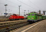 Die 261 056-6 (92 80 1261 056-6 D-DB) eine Voith Gravita 10 BB der DB Cargo AG, kam am 12.11.2021 mit einem Kesselwagenzug von den Oberhessischen Strecken, der Lahn-Kinzig-Bahn (KBS 631) oder