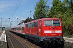 DB: N-Wagenzug mit der 111 054 als RB Basel Badischer Bahnhof-Offenburg bei der Einfahrt in den Bahnhof Haltingen, der demnächst auf vier Spuren ausgebaut wird, am 6.
