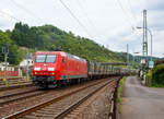   Die 145 003-0 (91 80 6145 003-0 D-DB) der DB Cargo Deutschland AG fährt am 16.06.2017 mit einem RoLa-Zug durch Linz am Rhein in Richtung Norden.