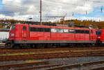 Die wieder an die DB Cargo Deutschland AG vermietete 151 053-6 (91 80 6151 053-6 D-Rpool) der Railpool steht am 01.11.2021 in Kreuztal in der Abstellgruppe.