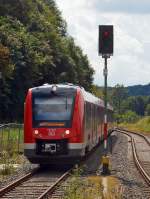   Der dreiteilige Dieseltriebzug Coradia LINT 81 - 620 026 / 621 026 / 620 526 der DB Regio (VAREO), als RB 25 - Oberbergische Bahn (Kln Hansaring - Meinerzhagen) fhrt am 28.08.2014 in den Bahnhof
