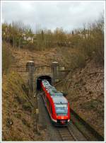 Der Dieseltriebwagen 648 206 / 706 ein Alstom Coradia LINT 41 der DreiLänderBahn  als RB 95 (Dillenburg-Siegen-Au/Sieg), hier kommt er gerade am 15.03.2014 aus dem eingleisigen Giersberg-Tunnel