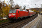 Die 146 002-1 (91 80 6146 002-1 D-DB) der DB Regio NRW verlässt am 02.11.2021, mit dem RE 9 (rsx - Rhein-Sieg-Express) Siegen - Köln – Aachen, den Bahnhof Kirchen/Sieg.