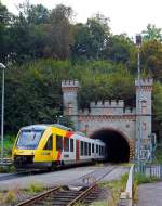   Der VT 282 ( 95 80 0648 022-1 D-HEB / 95 80 0648 522-0 D-HEB) ein LINT 41 der HLB (Hessische Landesbahn) kommt am 20.09.2014 aus dem 302 m langem Weilburger Tunnel und erreicht gleich, nach dem