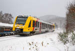   Es ist Winter im Hellertal - Der VT 503 (95 80 1648 103-7 D-HEB / 95 80 1648 603-6 D-HEB) der HLB (Hessische Landesbahn GmbH), ein Alstom Coradia LINT 41 der neuen Generation, fährt am