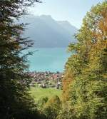 Bilck auf dem Brienzersee am 01.10.2011 auf Bergfahrt mit der Heiz�l BRB 16 zum Brienzer Rothorn, oberhalb von Brienz. 