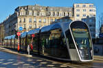 Diese Straenbahn hat soeben die letzte Haltestelle „Place de Paris“ in Richtung Hauptbahnhof von Luxemburg verlassen.