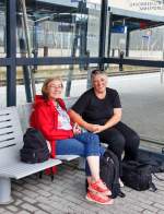 
Auf Ihrer liebsten Einrichtung an einem Bahnhof....
Die zwei netten Damen auf der Oma-Bank, hier am 15.08.2015 im Bahnhof Luxembourg Ville.
