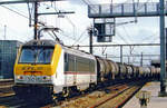 Mit einer Kesselwagenzug durchfahrt CFL 3015 der Belgischen Bahnhof Antwerpen-Berchem.