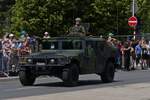 Dieser Hummer der luxemburgischen Armee, an der Spitze der Wagenkolonne der Militrparade in der Stadt Luxemburg.