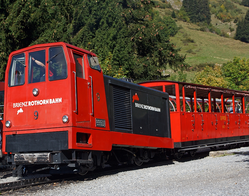 01.10.2011 Planalb: Die Tal fahrende Diesellok BRB 9, Baujahr 1975. Weitere Infos unter: http://www.brienz-rothorn-bahn.ch 