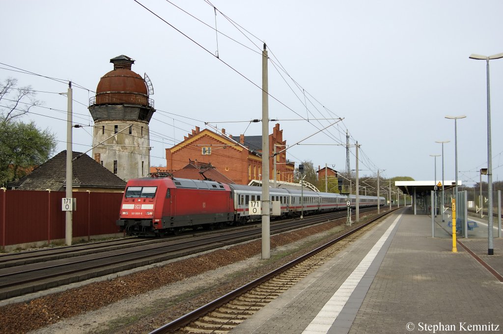 101 009-9 wegen Bauarbeiten auf der ICE-Strecke Berlin-Hannover mit dem jetzt 40 Minuten fr�her und noch bis 19.06.2011 �ber Rathenow fahrenden IC 140 von Berlin Ostbahnhof nach Schiphol (Airport). 11.04.2011  