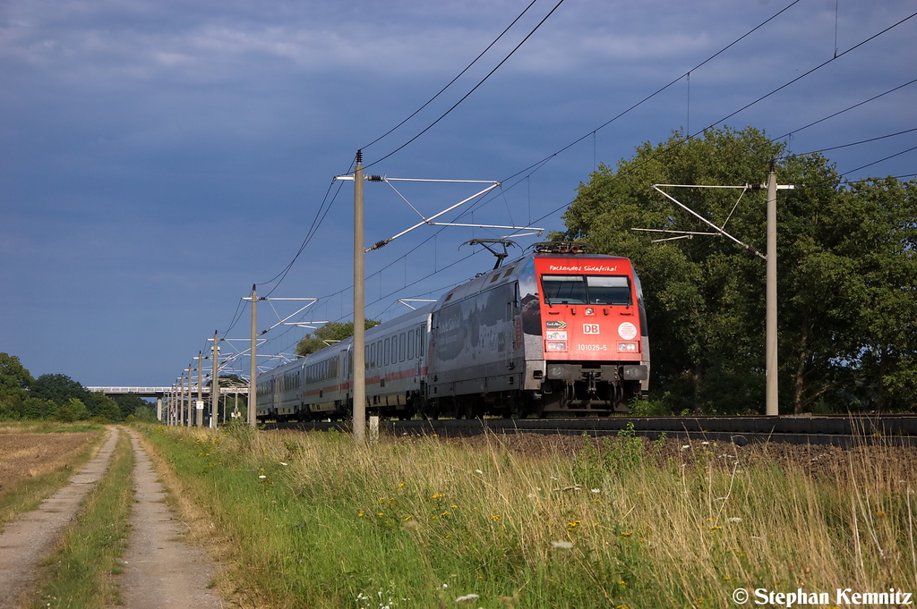 101 025-5  Packendes Sdafrika  mit dem EC 248  Wawel  von Krakow Glowny nach Hamburg-Altona bei Rathenow. 03.08.2012 