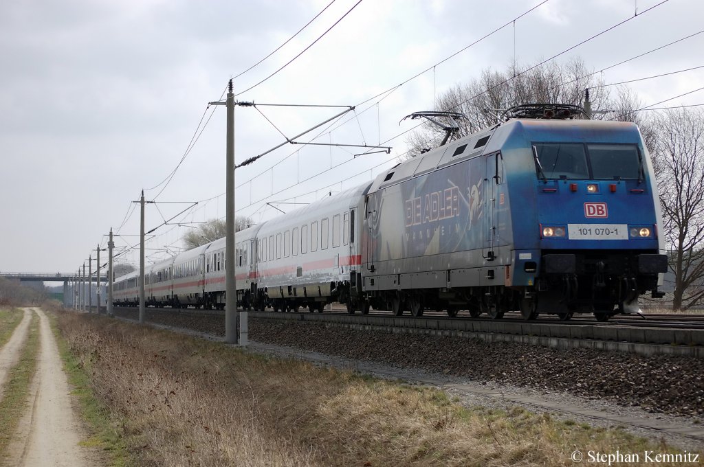 101 070-1  Die Adler Mannheim  mit dem IC 146 von Berlin Ostbahnhof nach Schiphol (Airport) zwischen Growudicke und Rathenow. 02.04.2011