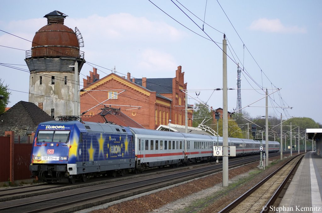 101 101-4  Europa  mit dem IC 140 von Berlin Ostbahnhof nach Schiphol (Airport) in Rathenow. 18.04.2011