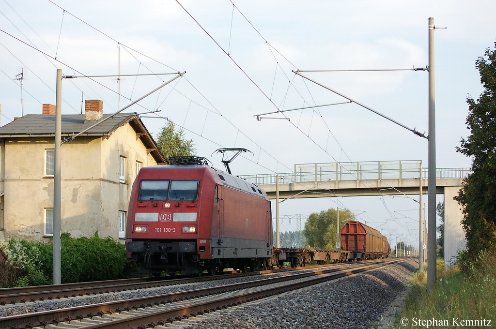 101 130-3 mit einem kurzem gemischtem Gterzug in Vietznitz Richtung Friesack(Mark) unterwegs. 17.09.2011