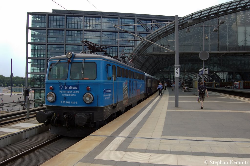 1042 520-8 mit dem DPE 325  CLASSIC COURIER  von Koblenz Hbf nach Breslau (Wroclaw Glowny) am Berliner Hbf. Der Zug hatte zu diesem Zeitpunkt eine Versp�tung von 40min gehabt. 07.06.2011