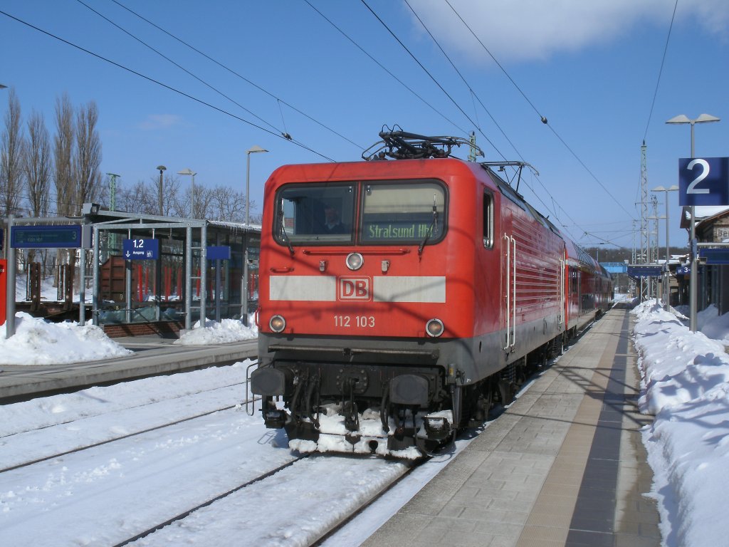 112 103-7,am 24.M�rz 2013,auf Gleis 2 in Bergen/R�gen.
