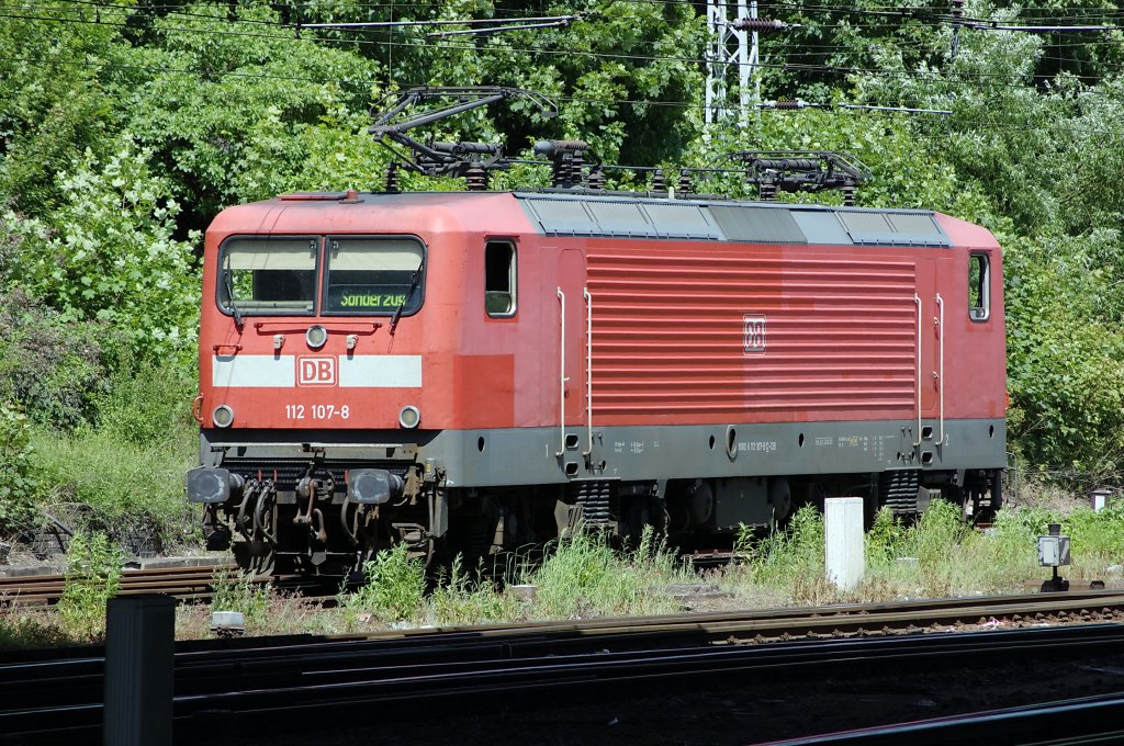 112 107-8 beim rangieren in Berlin-Lichtenberg. 11.06.2010