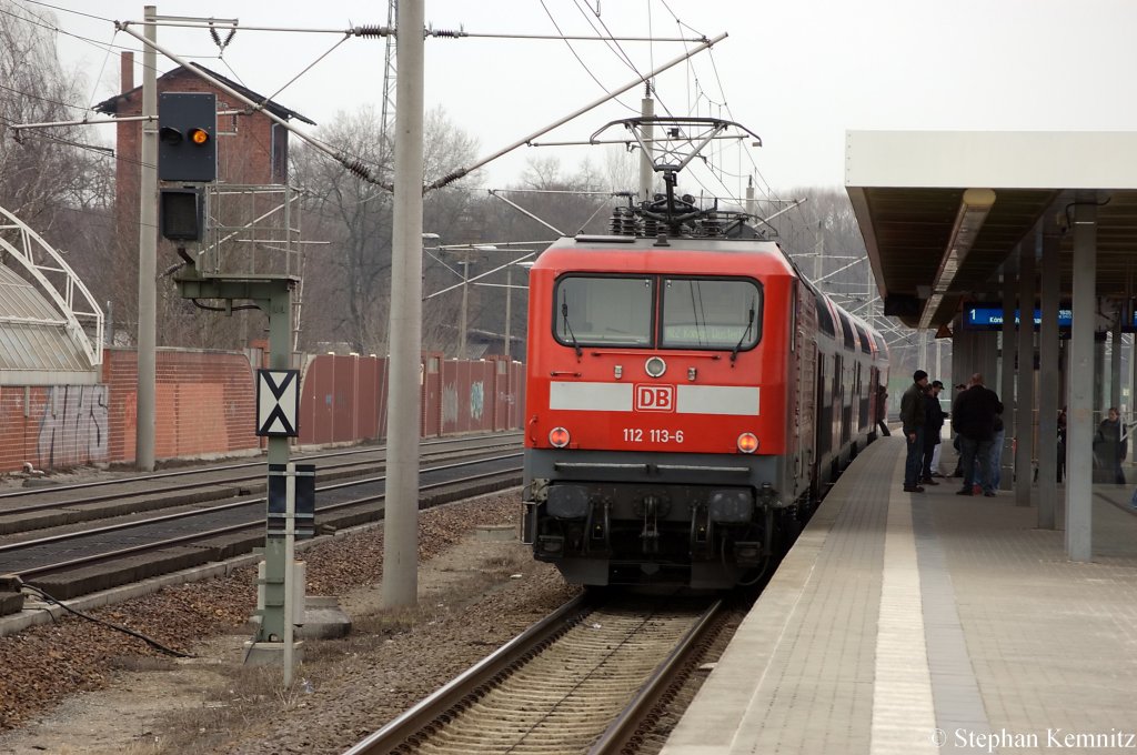 112 113-6 mit dem RE2 (RE 37413) nach Knigs Wusterhausen in Rathenow. 09.03.2011