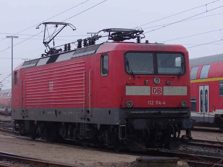 112 114-4 wartet auf ihren nchsten Einsatz am RE 5 Rostock-Berlin- Lutherstadt Wittenberg im BW Rostock Hbf.(23.01.2011)