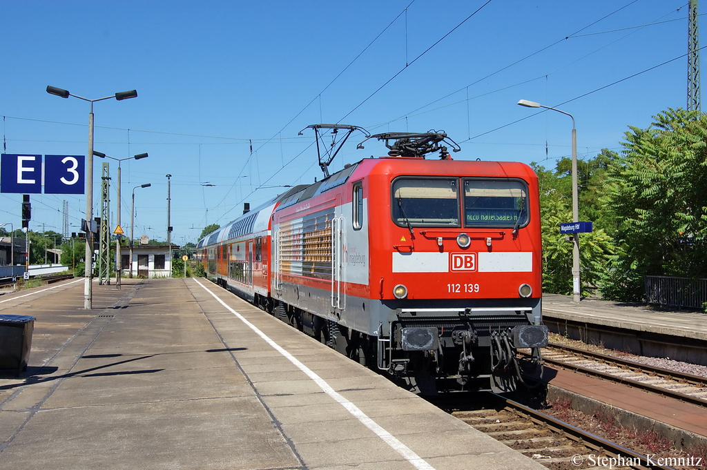 112 139 mit der IRE-Garnitur kam als RE20 (RE 17711) aus Uelzen in Magdeburg Hbf an und fuhr dann sp�ter als IRE25 (IRE 4277) nach Berlin Hbf(tief) in Magdeburg ab. 27.06.2011