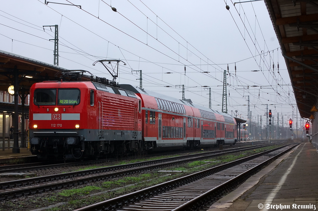 112 170 mit dem RE20 (RE 17712) von Halle(Saale) Hbf nach Uelzen in Stendal. 22.12.2011