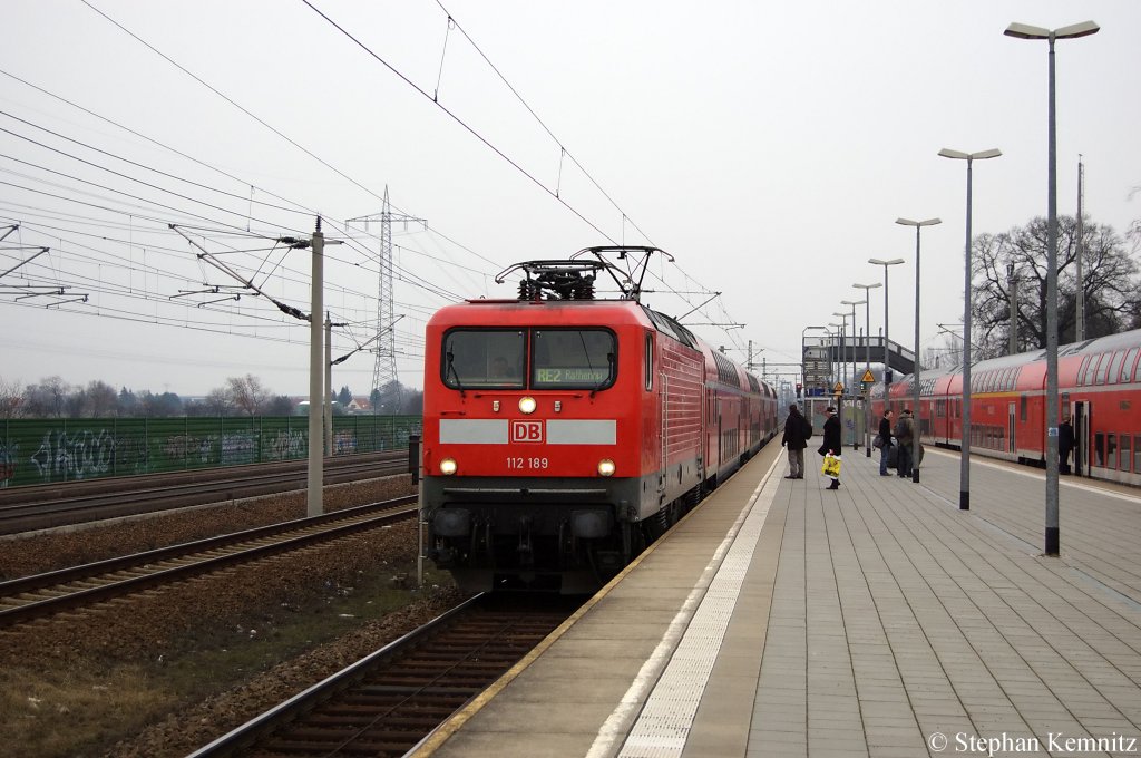 112 189 mit dem RE2 (RE 37406) nach Rathenow in Wustermark. 18.02.2011