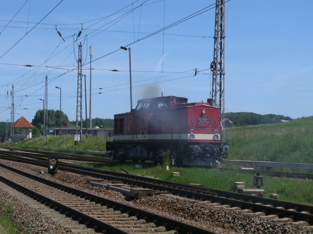 112 565 zog den Sonderzug aus Berlin nach Putbus.Am 04.Juni 2011 stand Sie zur bernahme des Sonderzuges in Bergen/Rgen.