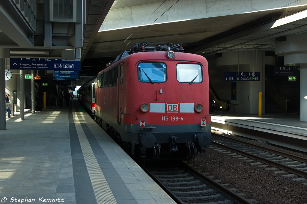 115 198-4 wurde in Berlin Sdkreuz an das Zugende, des inzwischen 120min verspteten EC 378  Slovensk Strela  von Bratislava hl.st. nach Ostseebad Binz, gekoppelt. 07.06.2013