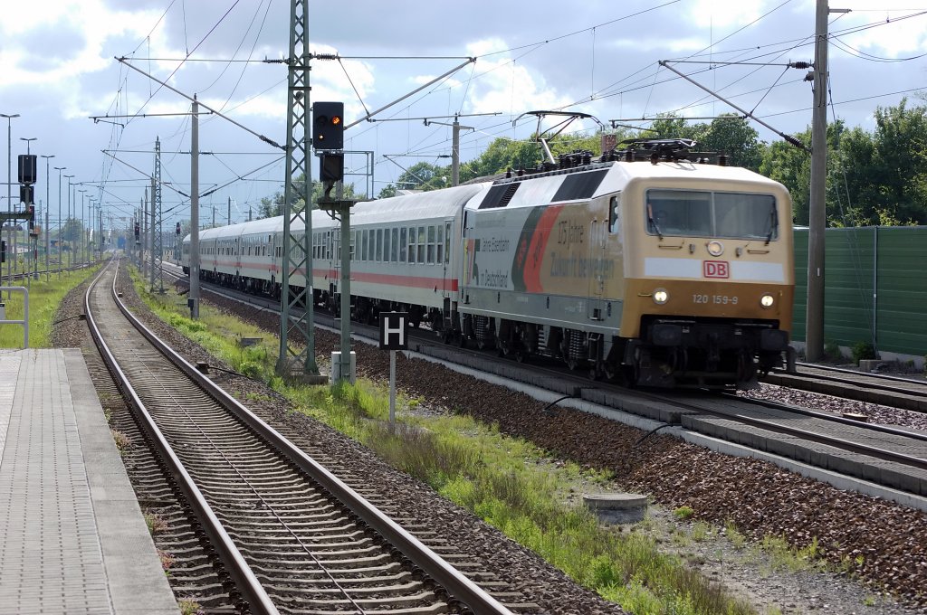 120 159-9  175 Jahre Eisenbahn in Deutschland  mit dem IC 1924 in Rathenow. 30.05.2010