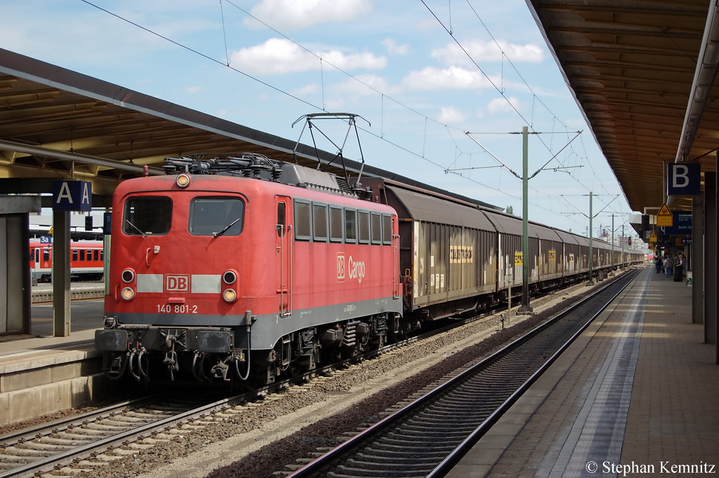 140 801-2 mit einem Gterzug in Braunschweig. 09.07.2011