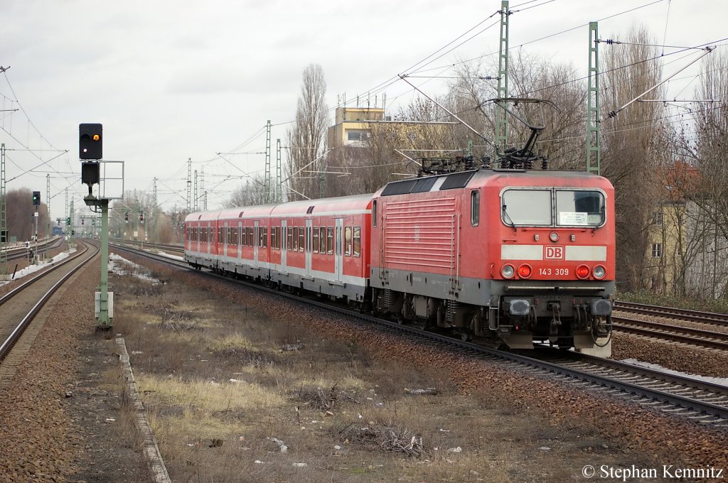 143 309 mit der RB13 / S-Erg�nzung nach Berlin Hbf(tief) in Berlin Jungfernheide. 12.01.2011