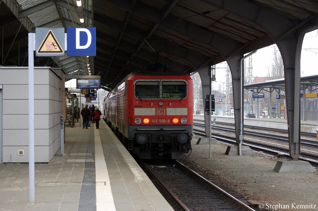 143 566-8 mit dem RE11 (RE 18219) nach Falkenberg(Elster) in Frankfurt(Oder). 26.01.2011