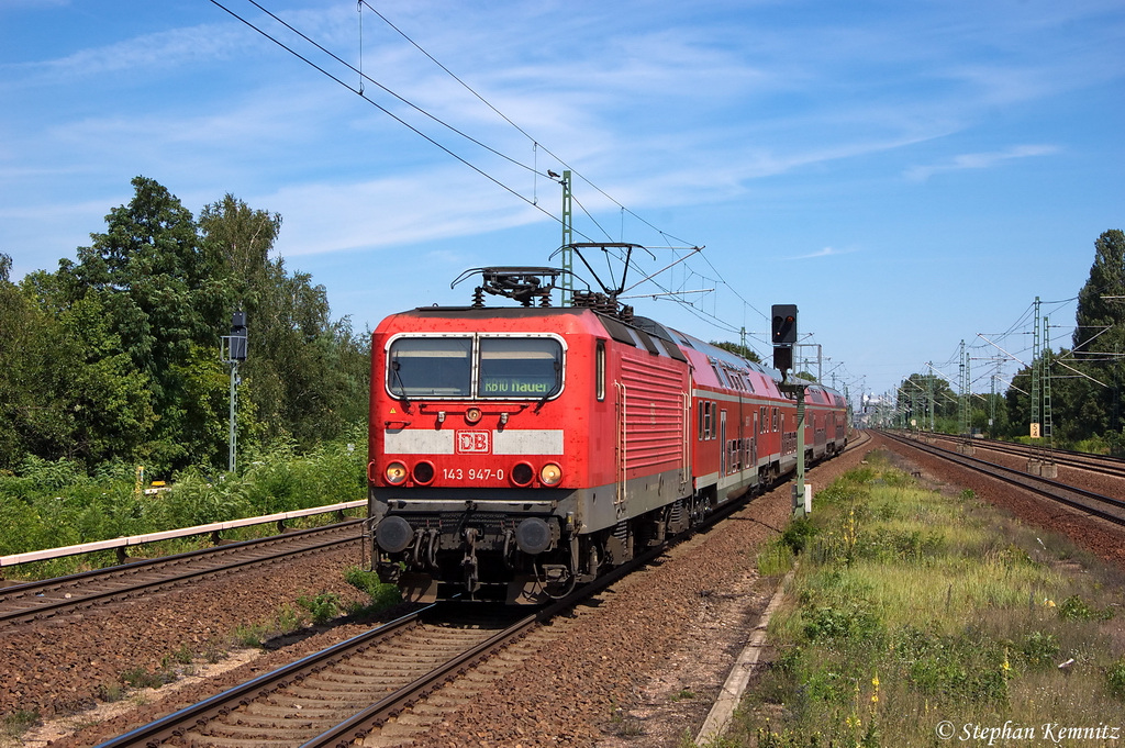 143 947-0 mit der RB10 (RB 18968) von Berlin Hbf (tief) nach Nauen, bei der Einfahrt in Berlin Jungfernheide. 23.07.2012