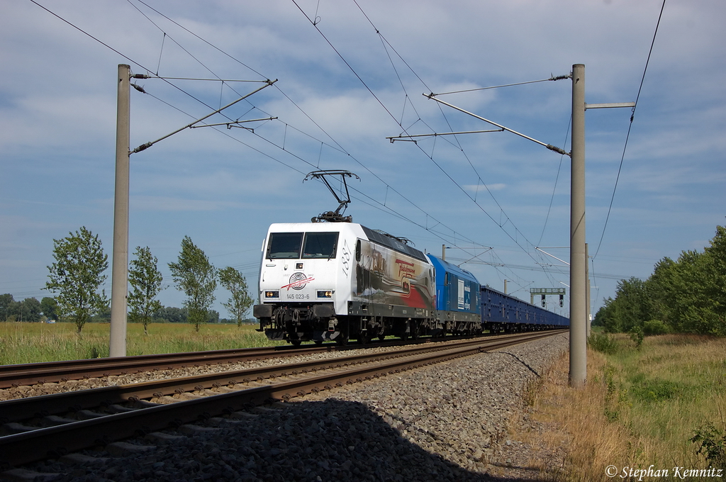 145 023-6 PRESS (145 083-2)  125 Jahre Fleischmann  mit der Wagenlok 253 015-8 und einem ERR GmbH Eanos Ganzzug bei Nennhausen und fuhr in Richtung Rathenow weiter. In Rathenow wurde die 145 023-6 abgekoppelt und die 253 015-8 fuhr dann mit dem Zug weiter nach Brandenburg Altstadt und die 145 023 fuhr Lz nach Stendal. 29.06.2012