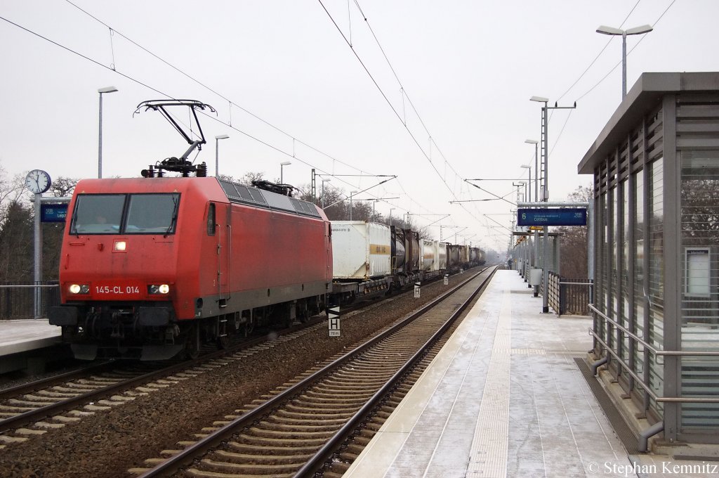 145-CL 014 (145 092-3) die fr Crossrail fhrt mit einem Containerzug in Falkenberg(Elster). 19.02.2011