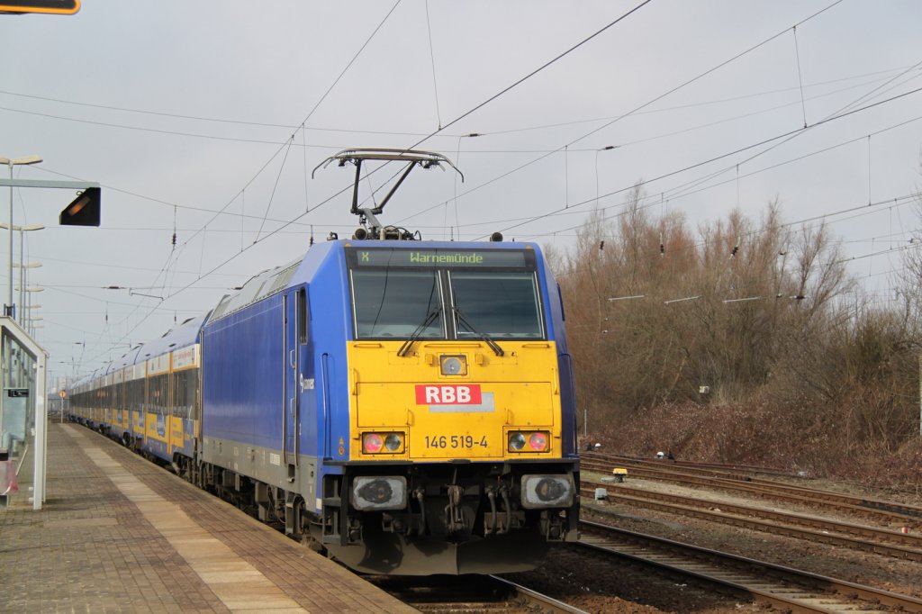 146 519-4 mit InterConnex 68903/68904 
Leipzig-Berlin-Rostock-Warnemnde-Leipzig bei der Durchfahrt im Bahnhof Rostock-Bramow.01.03.2012