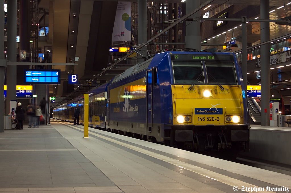 146 520-2 Captrain Deutschland GmbH mit dem Interconnex (X 68904) von Warnem�nde nach Leipzig Hbf im Berliner Hbf (tief). 02.02.2012