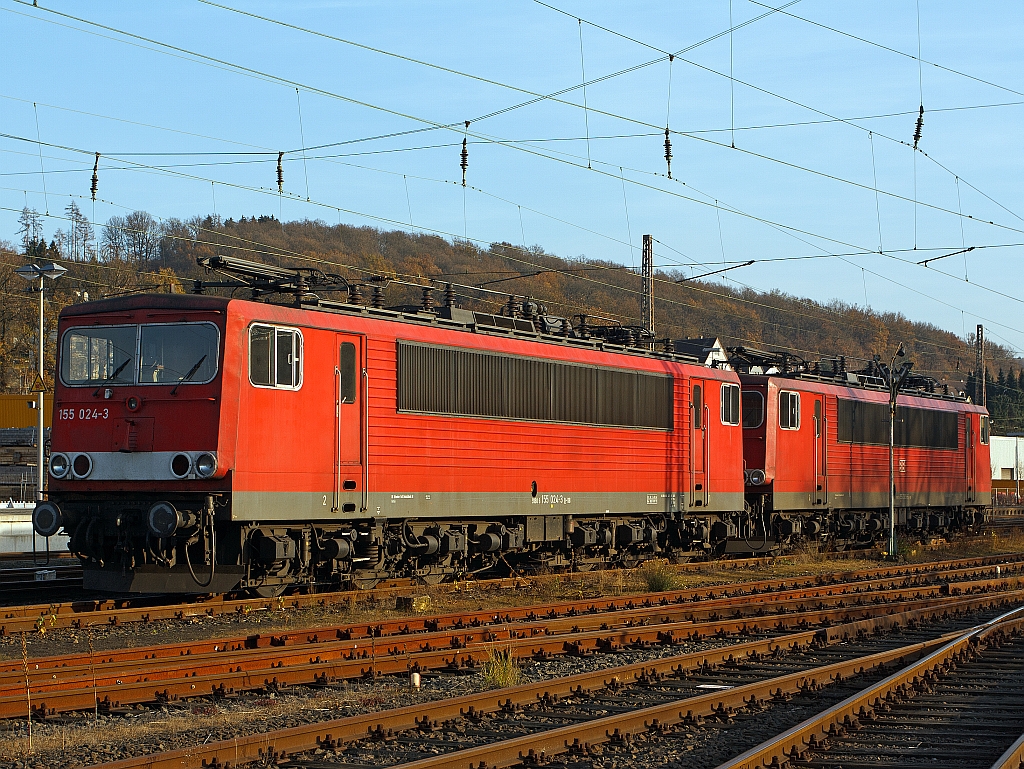 155 024-3 und 155 089-6 der DB Schenker Rail abgestellt am 19.11.2011 in Kreuztal.