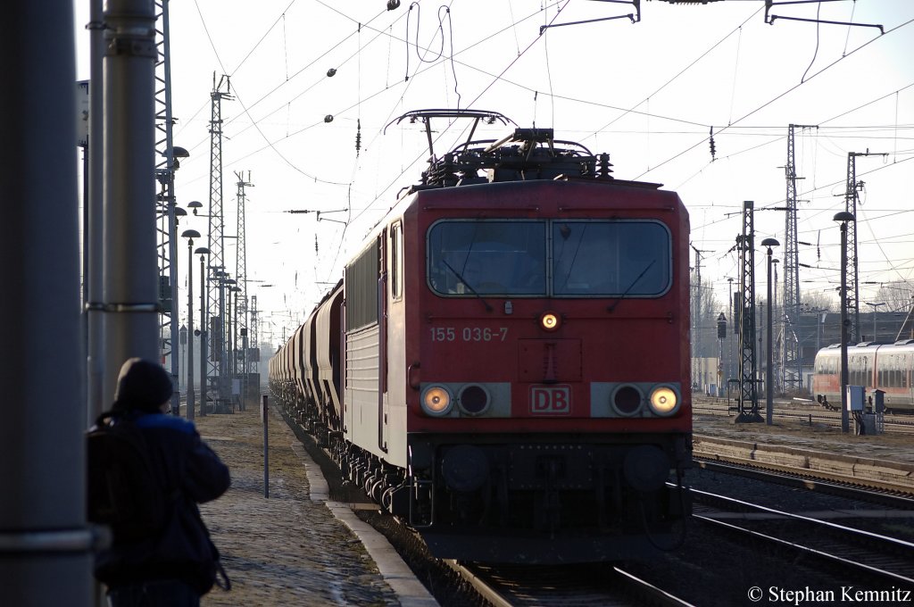 155 036-7 mit einem Gterzug in Stendal. 22.02.2011